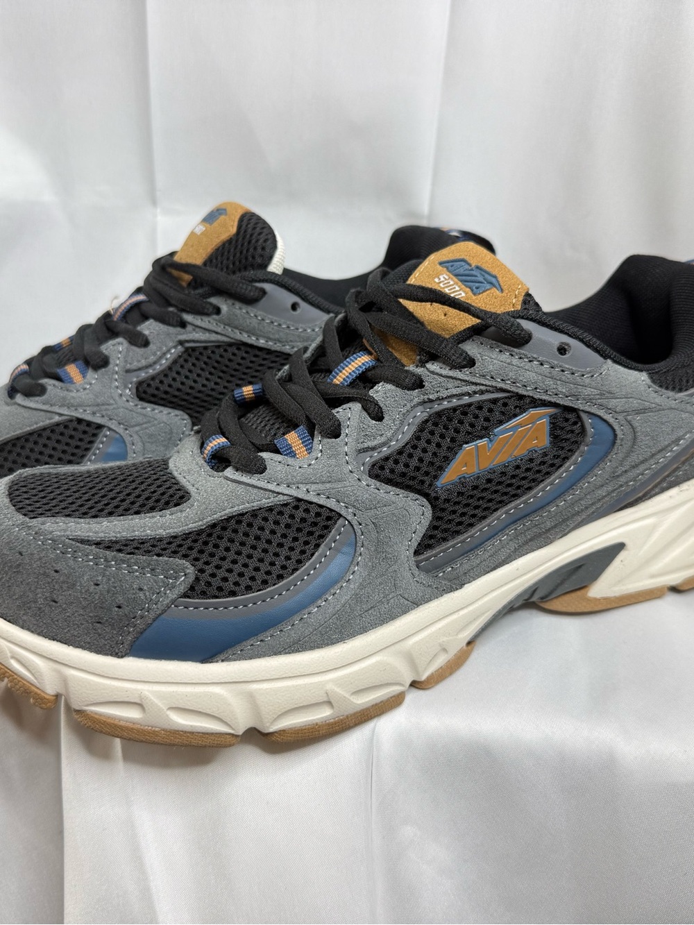 men's Avia sneakers size 10